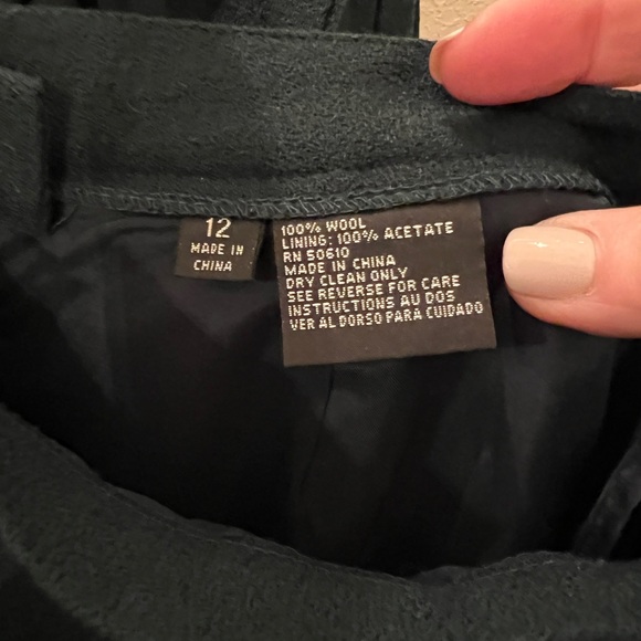 Albert Nipon Emerald Green Evening Suit
Jacket and Pencil Skirt - Picture 4 of 6